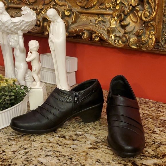 Easy Street Comfort Waves Shoes - Picture 3 of 7